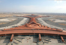 صورة مطار الملك عبدالعزيز يؤكد عدم تأثر رحلات الطيران بالأجواء الممطرة