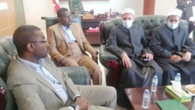 صورة وزير الأوقاف السوداني:أهل السودان لا يسمحون لأحد باعتلاء منابرهم إلا لعلماء مصر