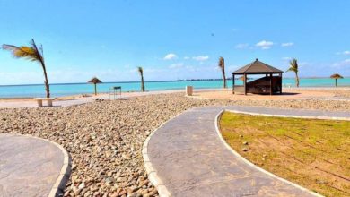 صورة السعودية.. رمال البحر تجذب السياح في شاطئ “سيف جدة”