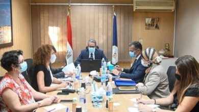 صورة العناني يجتمع بمسئولي التحالف الكندي الإنجليزي للترويج السياحي لمصر