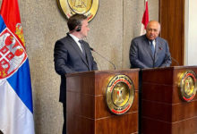 صورة وزير خارجية صربيا: بحث عودة حركة الطيران بين مصر وبلجراد
