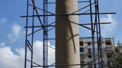 صورة السياحة ترمم العمود الجرانيتي الأثري بحديقة سراي القبة