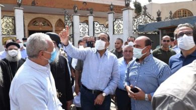 صورة العناني يستعرض أمام رئيس الوزراء الموقف التنفيذي لأعمال التطوير بطريق الكباش
