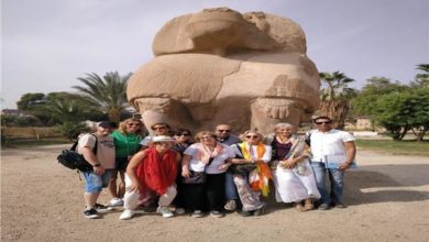 صورة وفد ألمانى يزور المناطق الأثرية بالمنيا