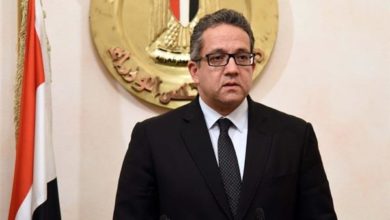 صورة العناني يشيد بموافقة “الوزراء” على مد العمل ببرنامج تحفيز الطيران الحالي حتى ٣١ أكتوبر