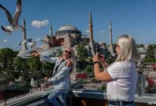 صورة تدفق السياح من جميع أنحاء العالم على اسطنبول