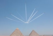 صورة «العناني»: العرض الجوي الكوري أعلى الأهرامات ترويج كبير للسياحة المصرية