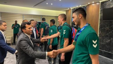 صورة وزير الرياضة يستقبل منتخب مصر للشباب بعد تتويجه ببطولة إفريقيا لكرة اليد