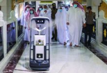 صورة روبوتات ذكية لتعقيم المسجد الحرام على مدار الساعة