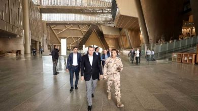 صورة وزير السياحة والآثار يتابع مجريات العمل بالمتحف المصري الكبير