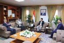 صورة السفير اليمني يستقبل وزير النقل ورئيس هيئة الطيران المدني بالقاهرة