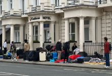صورة بريطانيا تعتزم تخفيض عدد الفنادق المستخدمة لإيواء طالبي اللجوء مطلع 2024