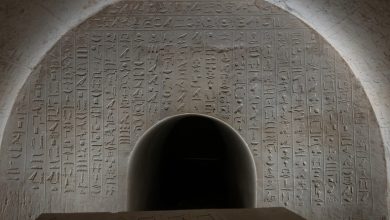 صورة اكتشاف أثري جديد لمقبرة فرعونية بمنطقة آثار أبوصير في مصر
