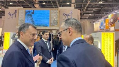 صورة وزير السياحة يفتتح الجناح المصري بمعرض السفر العالمي في لندن