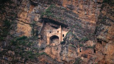 صورة مصور أمريكي يوثق “قلعة الجنّية” في أذربيجان
