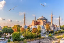 صورة تركيا تفرض رسوماً على دخول السياح الأجانب لمسجد آيا صوفيا