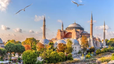 صورة تركيا تفرض رسوماً على دخول السياح الأجانب لمسجد آيا صوفيا