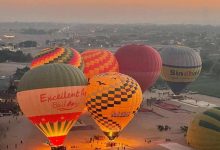 صورة انطلاق 30 رحلة بالون في سماء الأقصر وسط إقبال وتوافد من السائحين