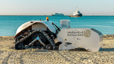 صورة شركة “البحر الأحمر العالمية” تنشر روبوتًا جديدًا لتنظيف الشواطئ