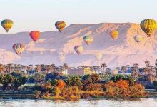 صورة في مغامرة جديدة.. 35 رحلة بالون طائر تحلق بـ700 سائح فوق معابد الأقصر