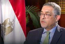 صورة مسؤول رسمي مصري يتحدث عن استحواذ تحالف إماراتي على مشروع رأس الحكمة