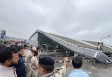 صورة انهيار سقف مبنى في مطار نيودلهي نتيجة الأمطار الغزيرة