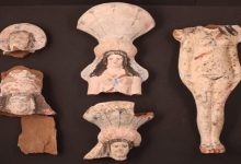 صورة الكشف عن مقابر عائلية من العصور اليونانية والرومانية بها مومياوات بأسوان