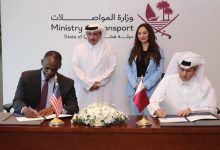 صورة توقيع مذكرة تفاهم بين قطر والولايات المتحدة لتعزيز أمن الطيران المدني