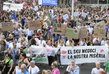 صورة إسبانيا.. “السياحة المفرطة” تُخرج آلاف المتظاهرين إلى شوارع برشلونة