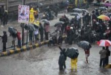 صورة مصرع 11 شخصاً وتعطل حركة الطيران فى نيودلهي بسبب الأمطار الغزيرة