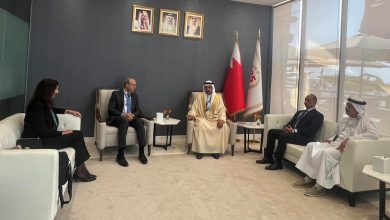 صورة الحفني يناقش مع وزير المواصلات والاتصالات البحريني زيادة عدد الرحلات الجوية إلى مصر