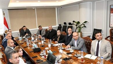 صورة وزير الإسكان يستعرض عددا من الفرص الاستثمارية والخطة الترويجية لأحد المشروعات بالعاصمة الإدارية