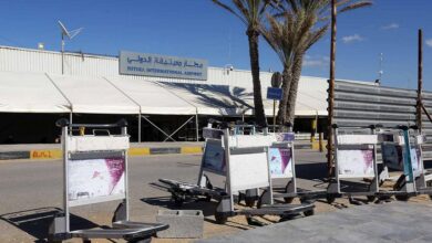 صورة تعليق الملاحة الجوية من وإلى مطار معيتيقة الدولي جراء اشتباكات بالعاصمة الليبية