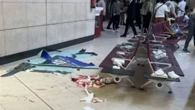 صورة مصرع واصابة 3 سياح سقطت عليهم لوحة إعلانات بمطار شرم الشيخ