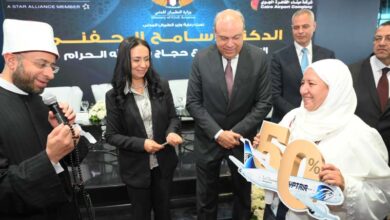 صورة 3  وزراء يودعون أول أفواج الحجاج من مطار القاهرة