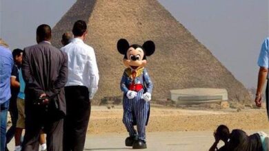 صورة “السياحة والآثار” تنظم زيارة للمشاركين في عروض Disney بالأهرامات