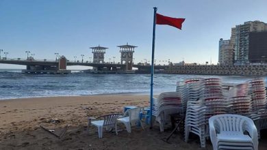 صورة الرايات الحمراء ترفرف على شواطئ القطاع الغربي بالإسكندرية