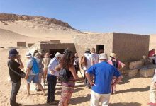 صورة وفود أجنبية متعددة الجنسيات تزور المناطق الأثرية بالمنيا