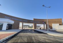 صورة رئيس الوزراء العراقي يفتتح مطار الموصل الدولي بعد 11 عاما على إغلاقه