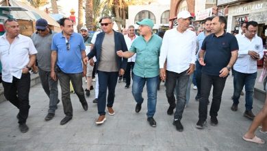 صورة محافظ جنوب سيناء يرافق لجنة “محلية النواب” في جولة ميدانية بدهب