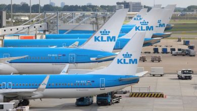 صورة “KLM” الهولندية تفرض رسوماً إضافية على الأمتعة اليدوية