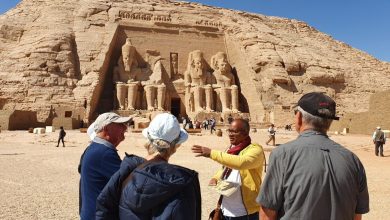 صورة وزير السياحة والآثار يصدر قراراً وزارياً بزيادة أجر المرشد السياحى في مصر