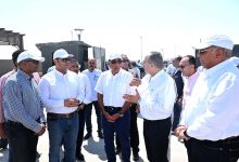 صورة رئيس الوزراء يتفقد محطة التجارب البحثية لتحلية مياه البحر بالعلمين الجديدة