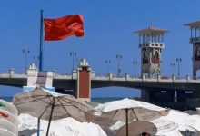 صورة الإسكندرية ترفع الرايات التحذيرية على شواطئها بسبب ارتفاع الأمواج