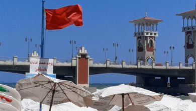 صورة الإسكندرية ترفع الرايات التحذيرية على شواطئها بسبب ارتفاع الأمواج