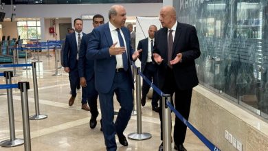 صورة وزير الطيران المدني يتفقد مطار العلمين الدولي لمتابعة انتظام حركة التشغيل واستقبال الوفود السياحية