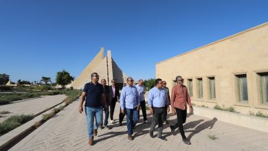 صورة أمين الأعلى للآثار يتفقد المتحف الآتوني بالمنيا
