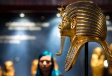 صورة ­­زاهي حواس: توت عنخ آمون نجم حفل افتتاح المتحف المصري الكبير