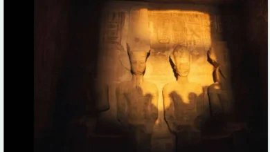 صورة الشمس تتعامد على معبد أبو سمبل جنوب أسوان في صعيد مصر
