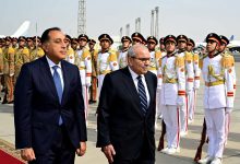 صورة رئيس الوزراء يستقبل نظيره اللبناني بمطار القاهرة الدولي